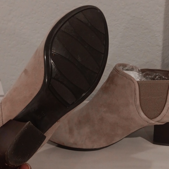 Vaneli Boots Womens 10 Gray Suede Leather Judy Ankle Booties - Picture 6 of 6